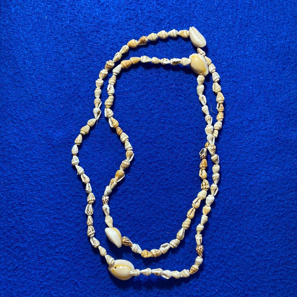 Vintage 1970s/80s Hattie Shell Necklace 16-17 inch